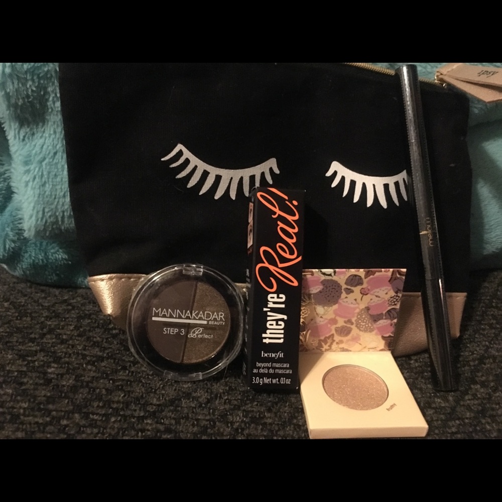 Makeup bundle